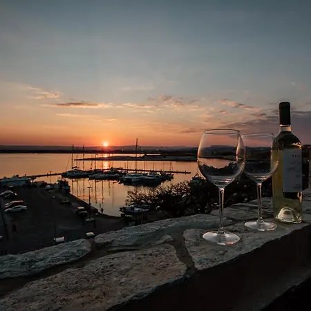 Palazzo Giunta - Porta Marina Ortigia 3*