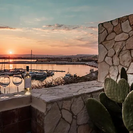 Palazzo Giunta - Porta Marina Ortigia Bed and breakfast