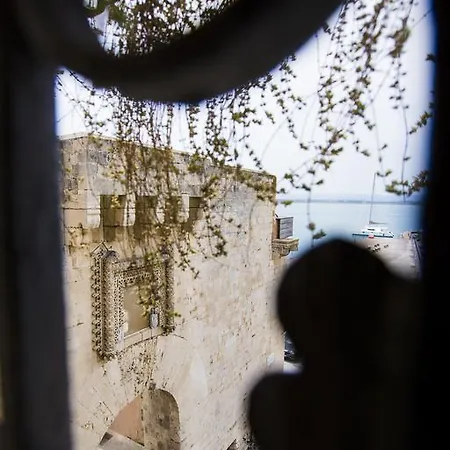 Palazzo Giunta - Porta Marina Ortigia 3* 시라쿠사