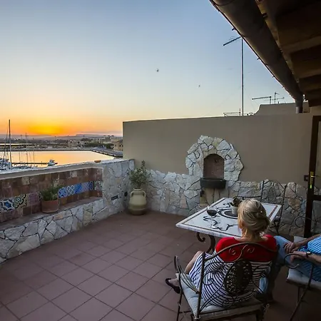 Palazzo Giunta - Porta Marina Ortigia 3*